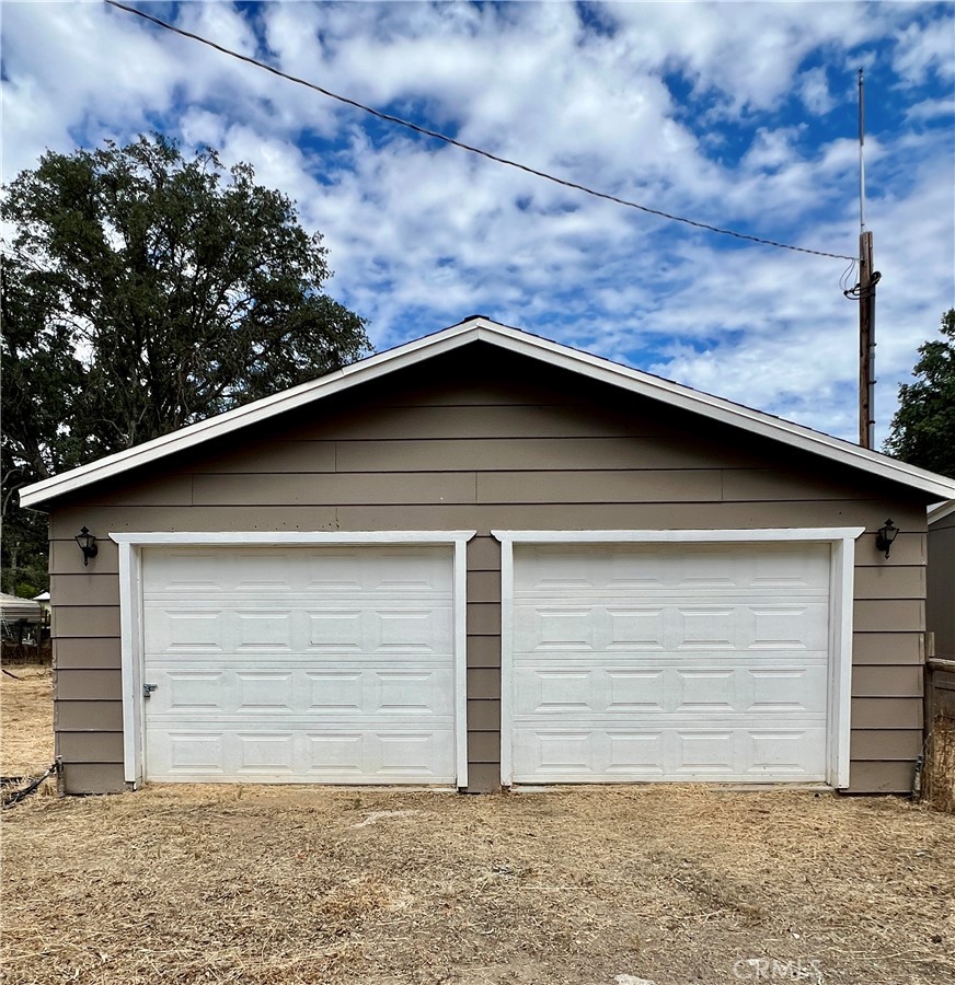 33831 Medford Property Photo 8
