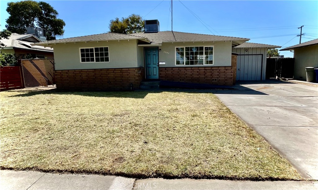 2581 E Gerard Property Photo 2