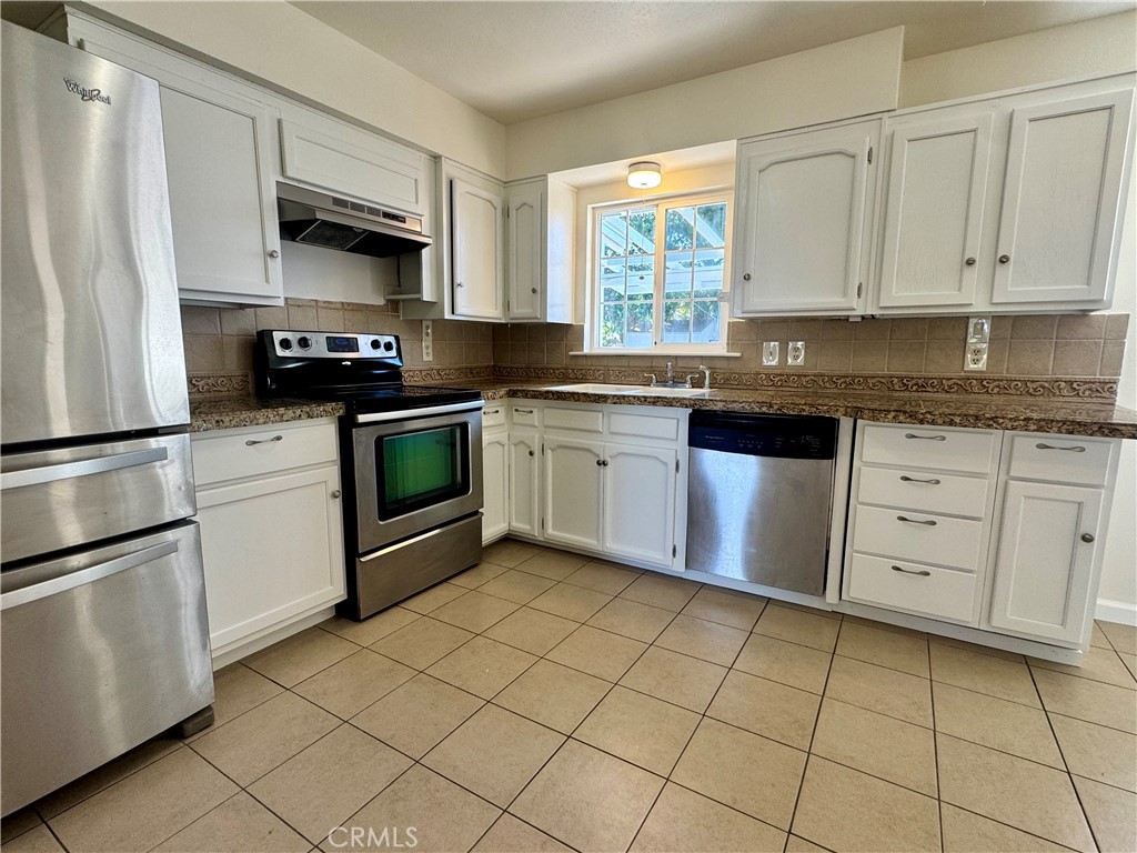 2581 E Gerard Property Photo 3