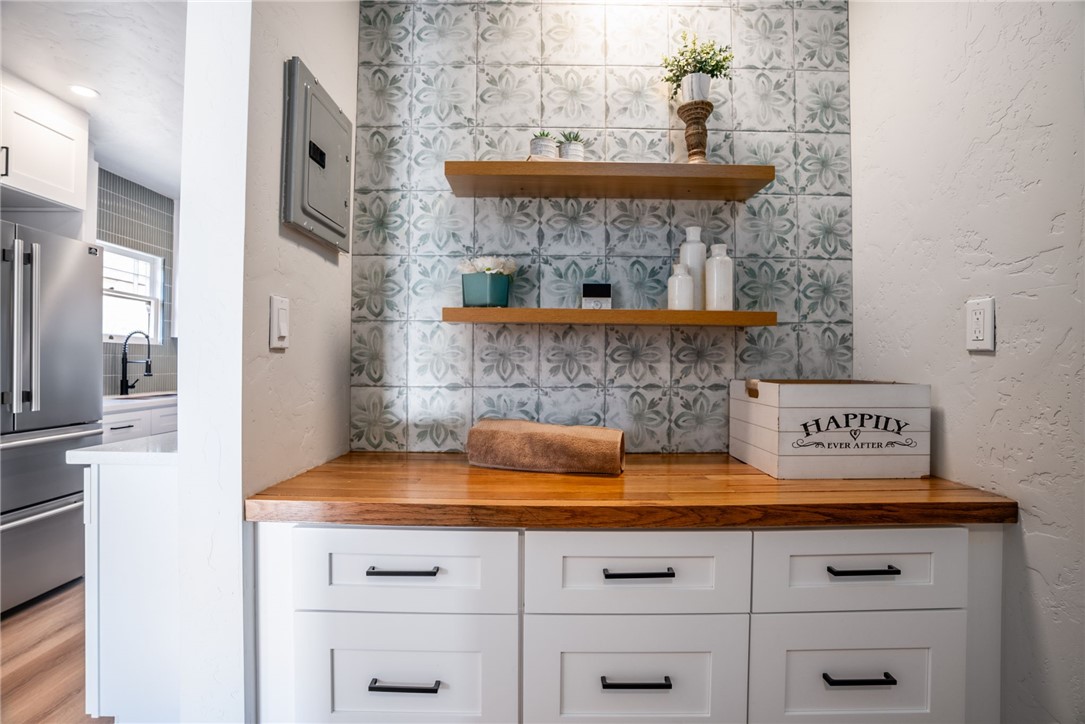 2061 Ward Street Property Photo 11