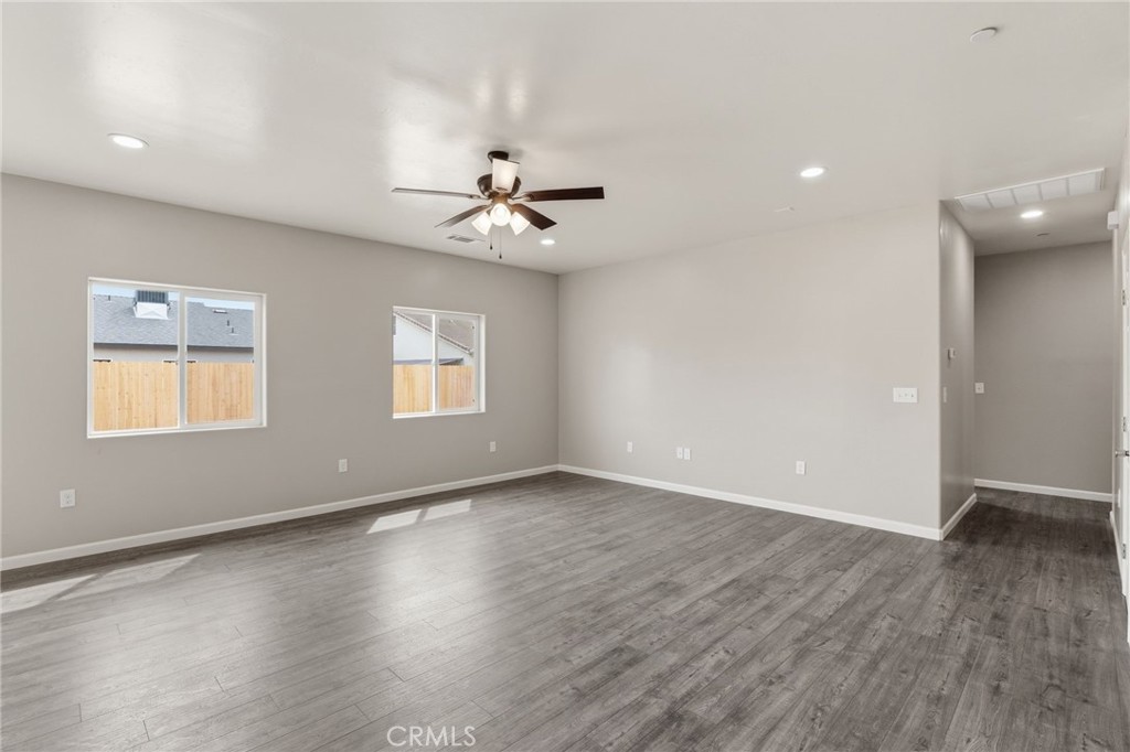 3447 E Douglas Avenue Property Photo 6