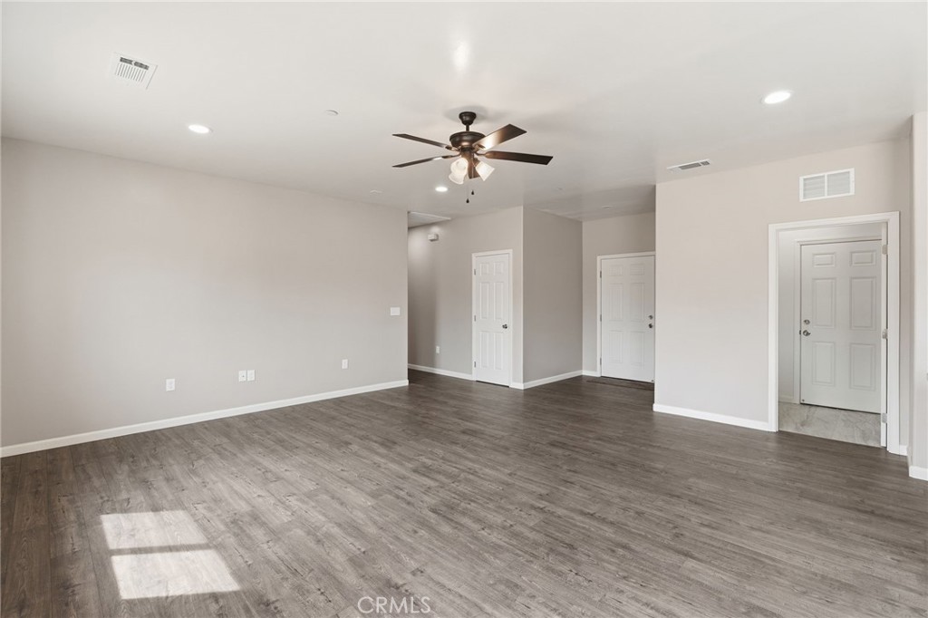 3447 E Douglas Avenue Property Photo 14