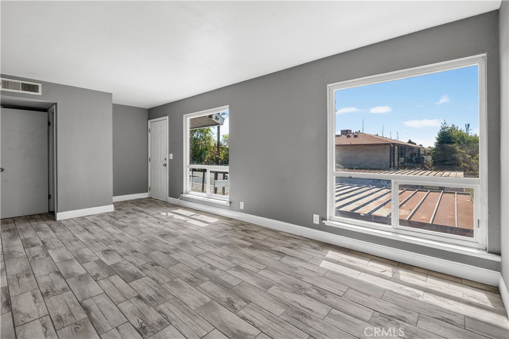 5 E Saginaw Property Photo 11