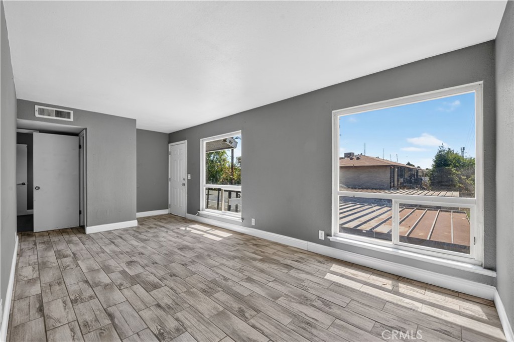 5 E Saginaw Property Photo 14