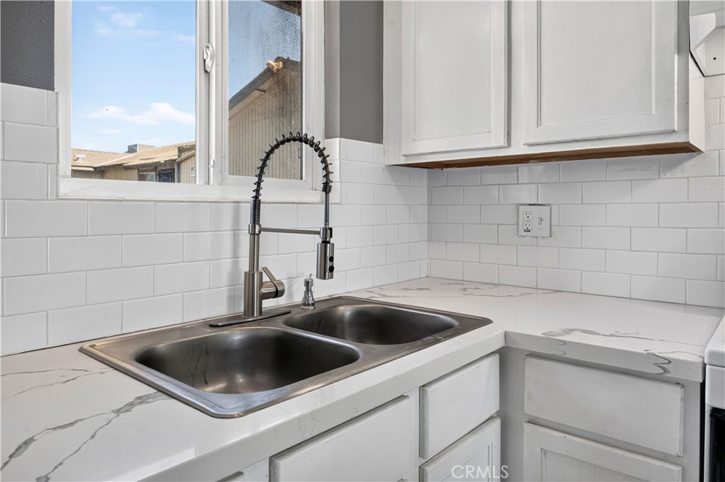 5 E Saginaw Property Photo 17