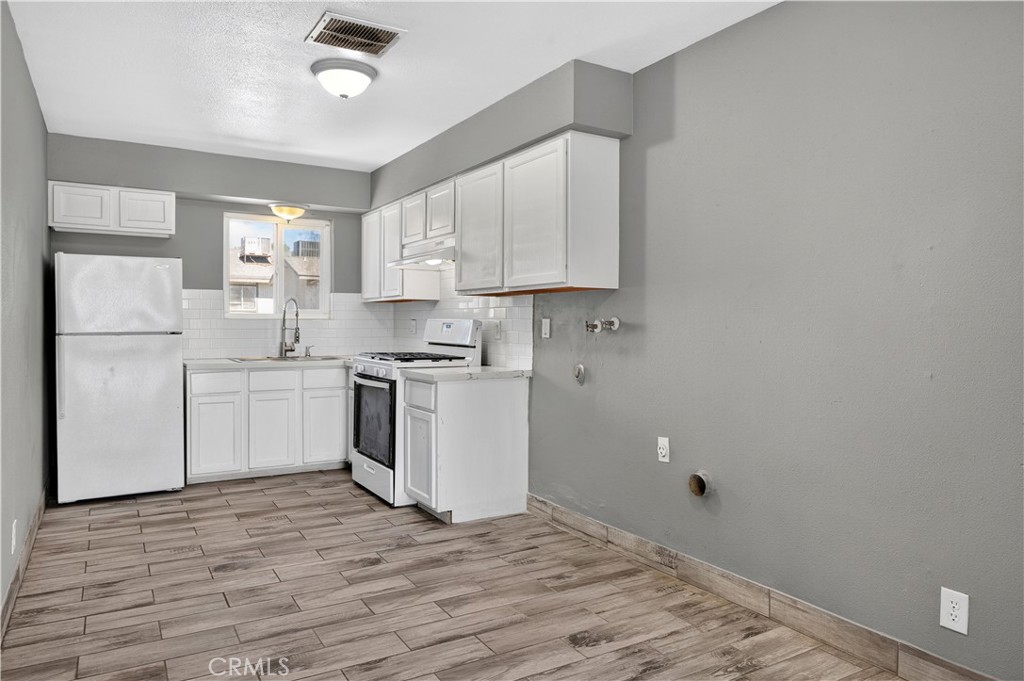 5 E Saginaw Property Photo 18