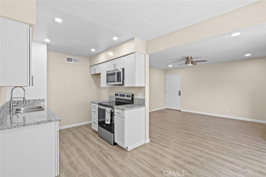 1550 W Ashlan Property Photo 8
