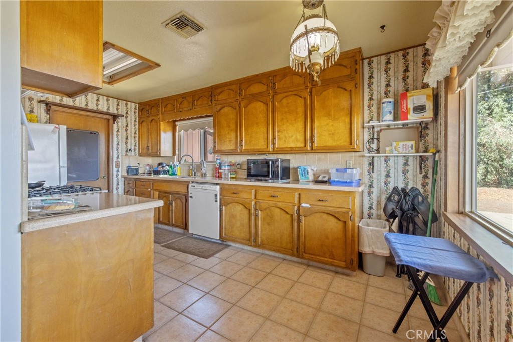 16565 Lacey Boulevard Property Photo 13