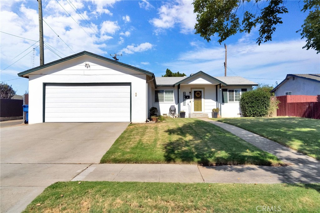 4619 N Clark Property Photo 1