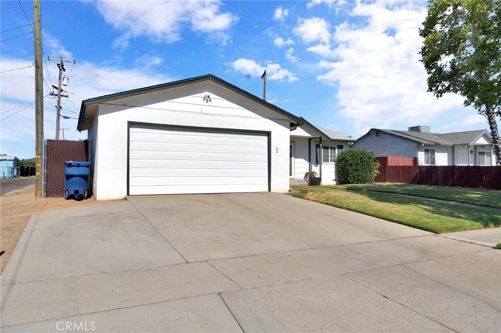 4619 N Clark Property Photo 3