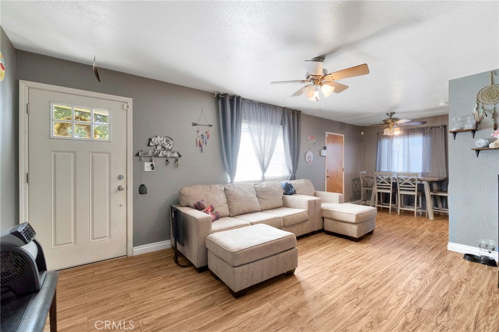 4619 N Clark Property Photo 6