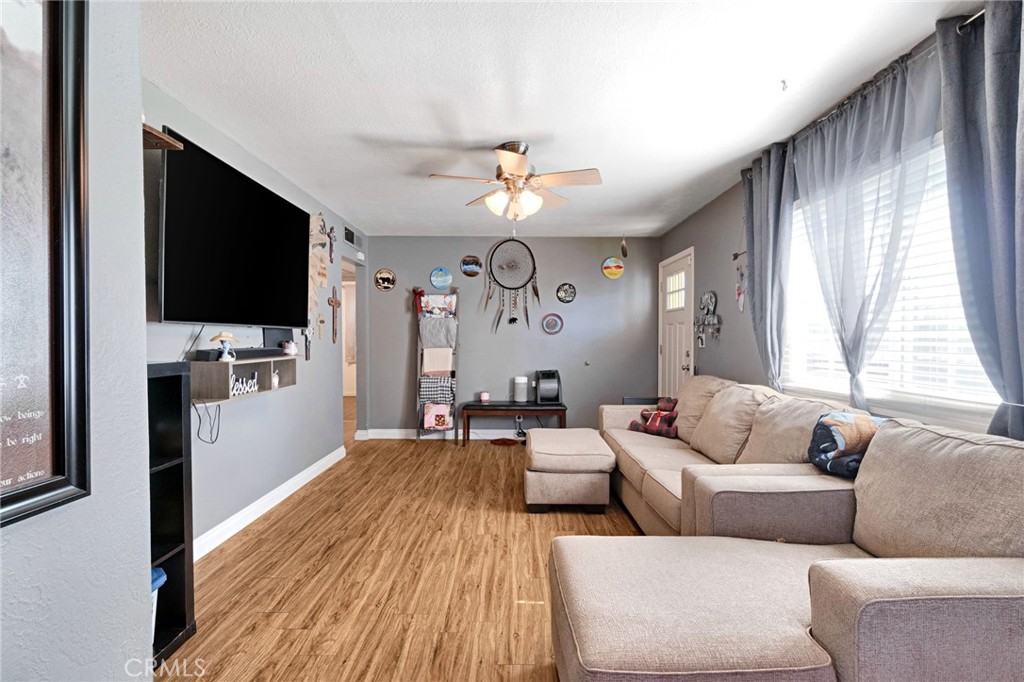 4619 N Clark Property Photo 7
