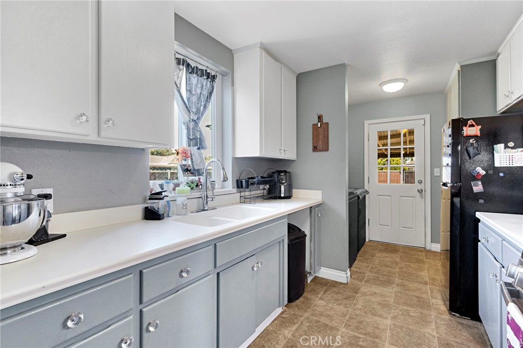 4619 N Clark Property Photo 10