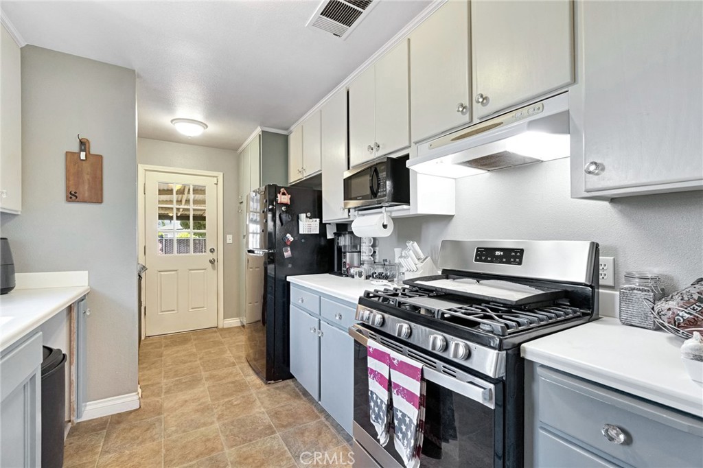 4619 N Clark Property Photo 11