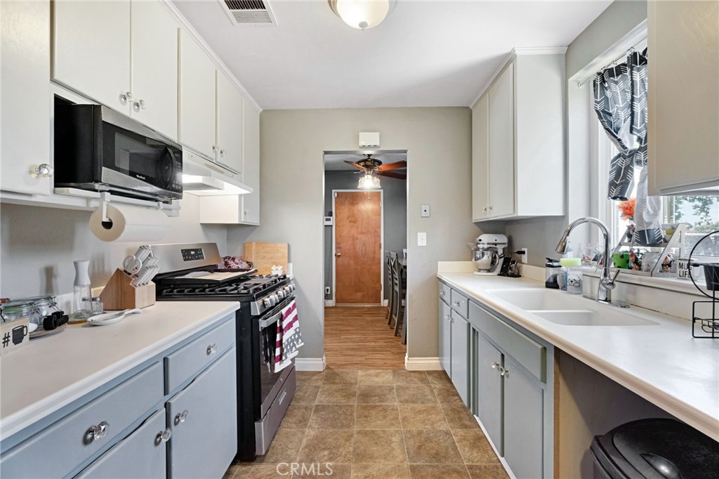 4619 N Clark Property Photo 12