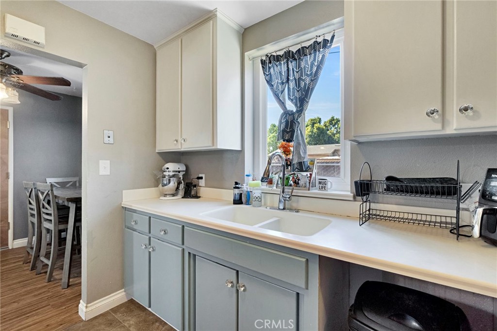 4619 N Clark Property Photo 13