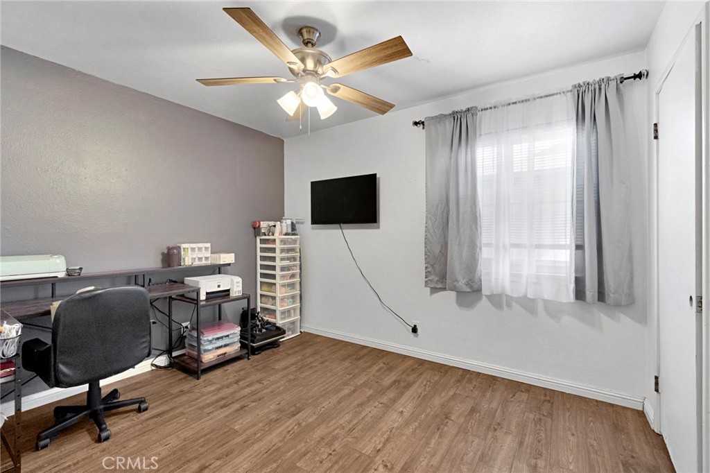 4619 N Clark Property Photo 19
