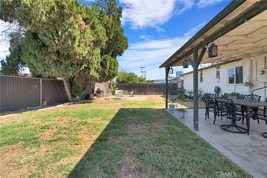 4619 N Clark Property Photo 24