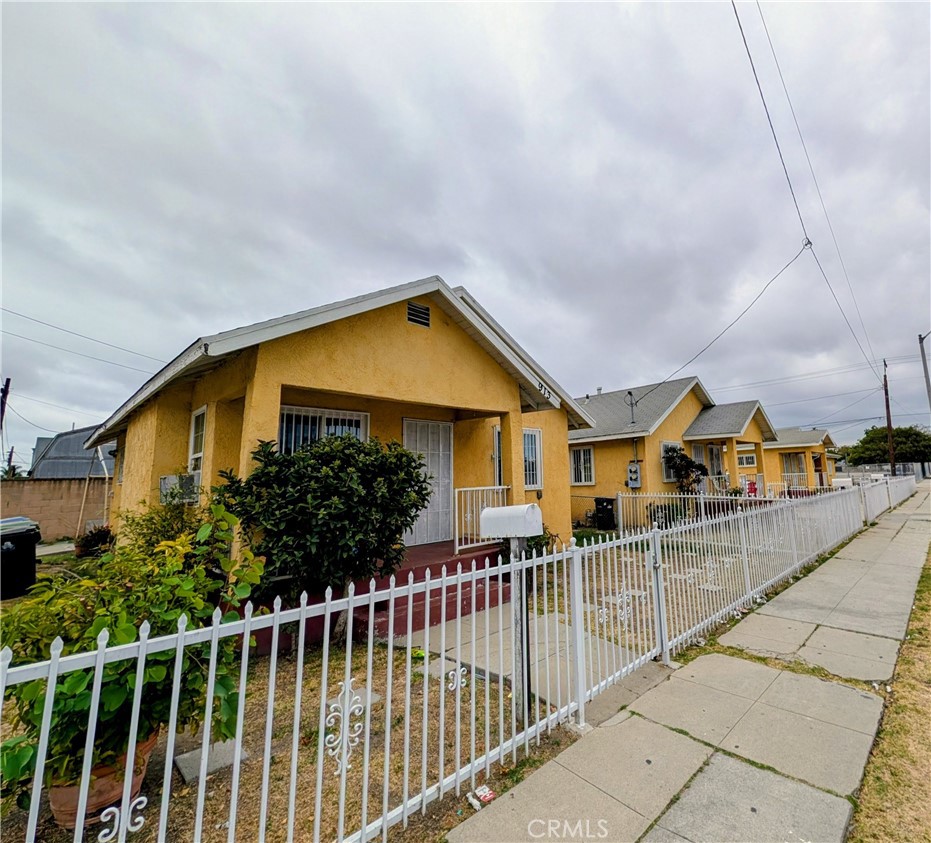 909 W Denni Street Property Photo 4