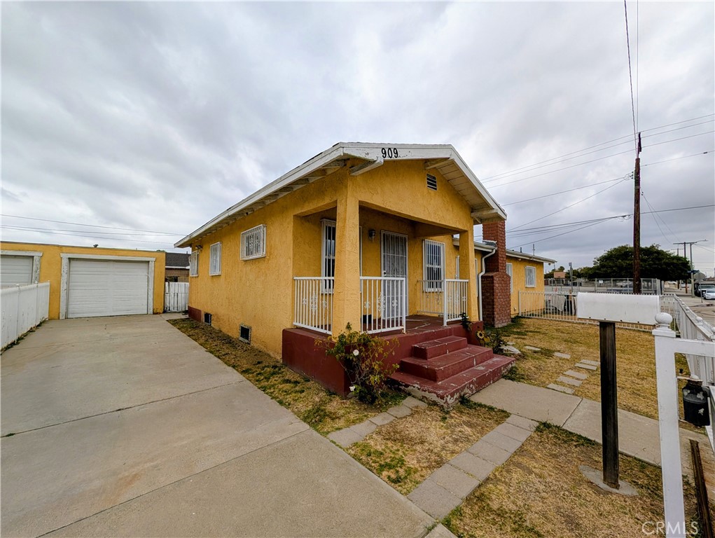 909 W Denni Street Property Photo 5