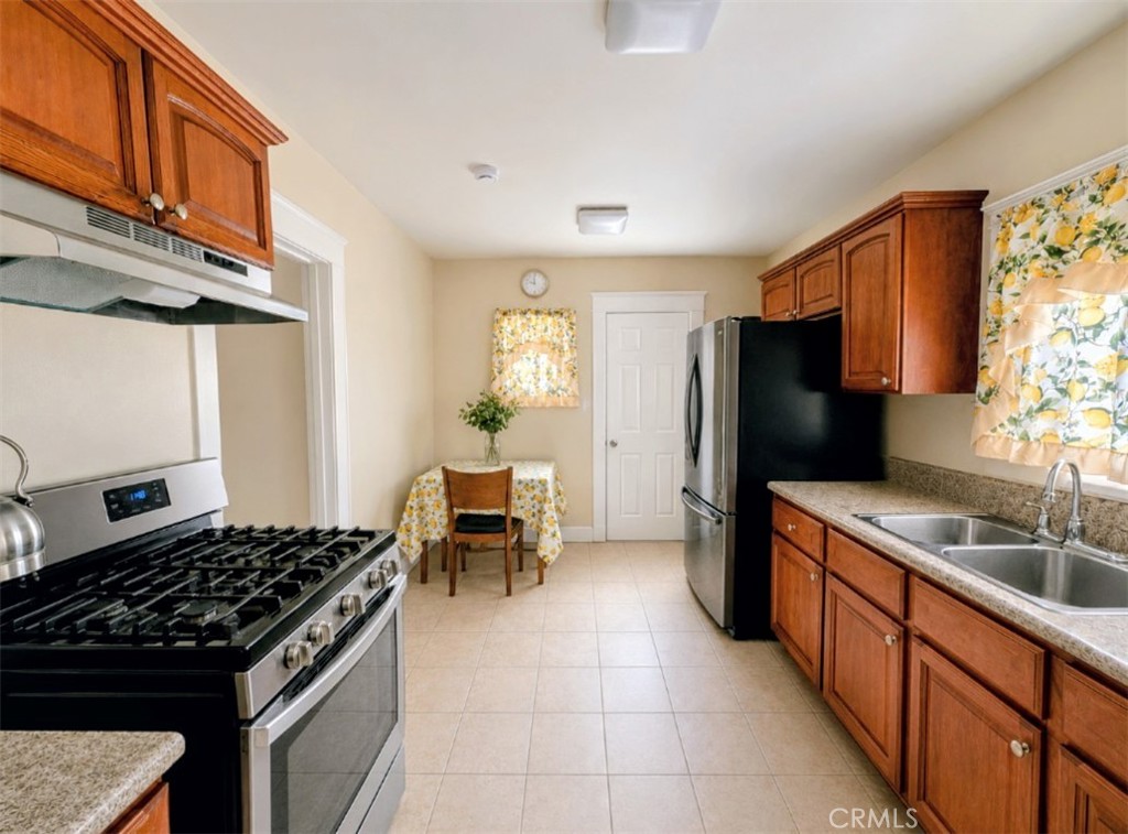 909 W Denni Street Property Photo 8