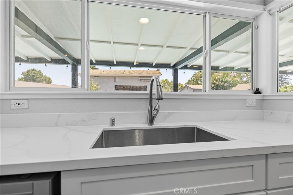 470 Edwards Property Photo 14