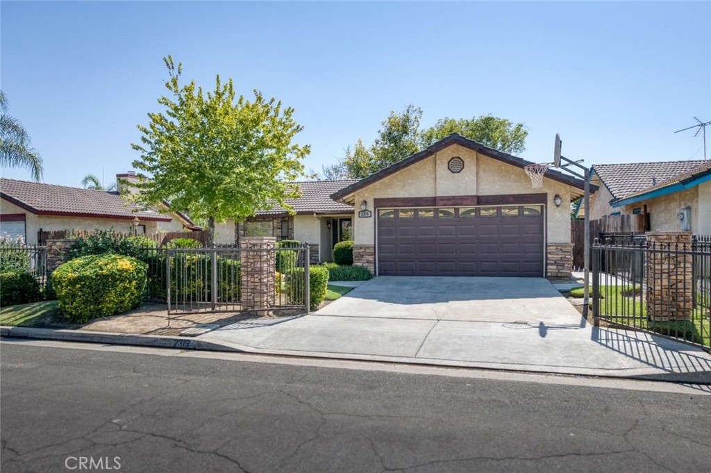 2319 S Pierce Property Photo 1