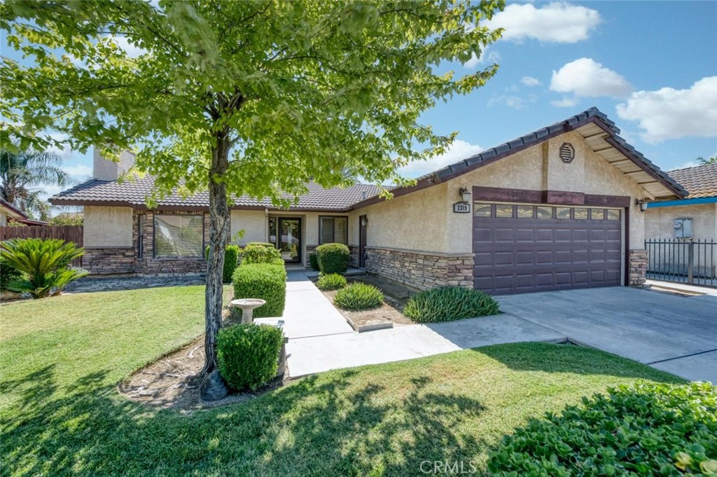 2319 S Pierce Property Photo 2
