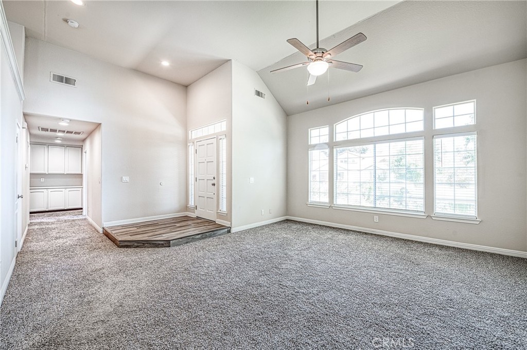 2231 E Pryor Drive Property Photo 4