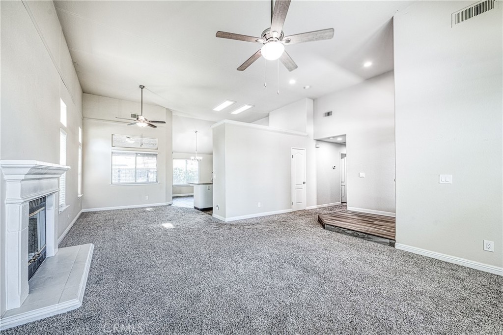 2231 E Pryor Drive Property Photo 5