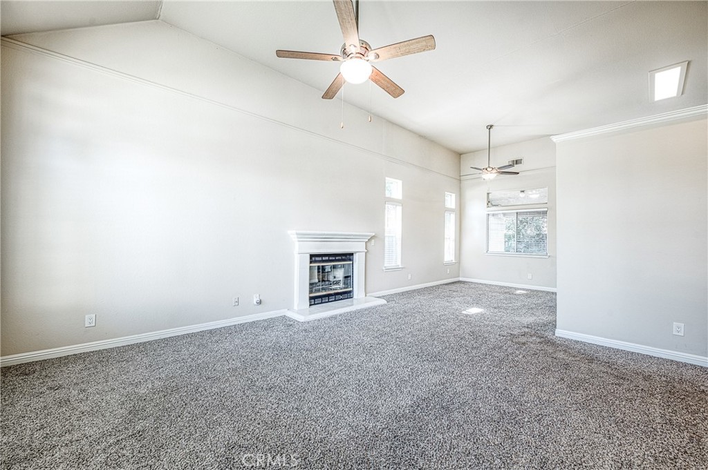 2231 E Pryor Drive Property Photo 6