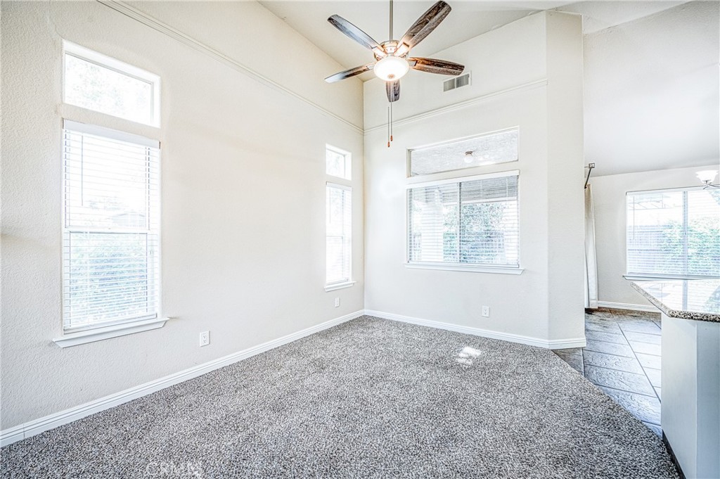 2231 E Pryor Drive Property Photo 7