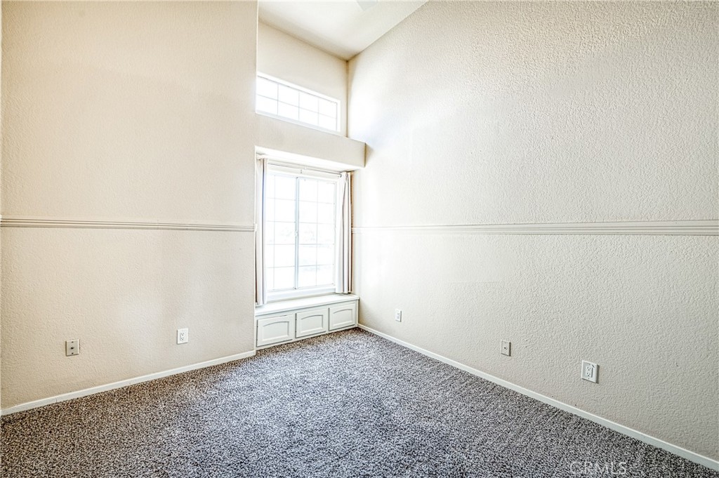 2231 E Pryor Drive Property Photo 16