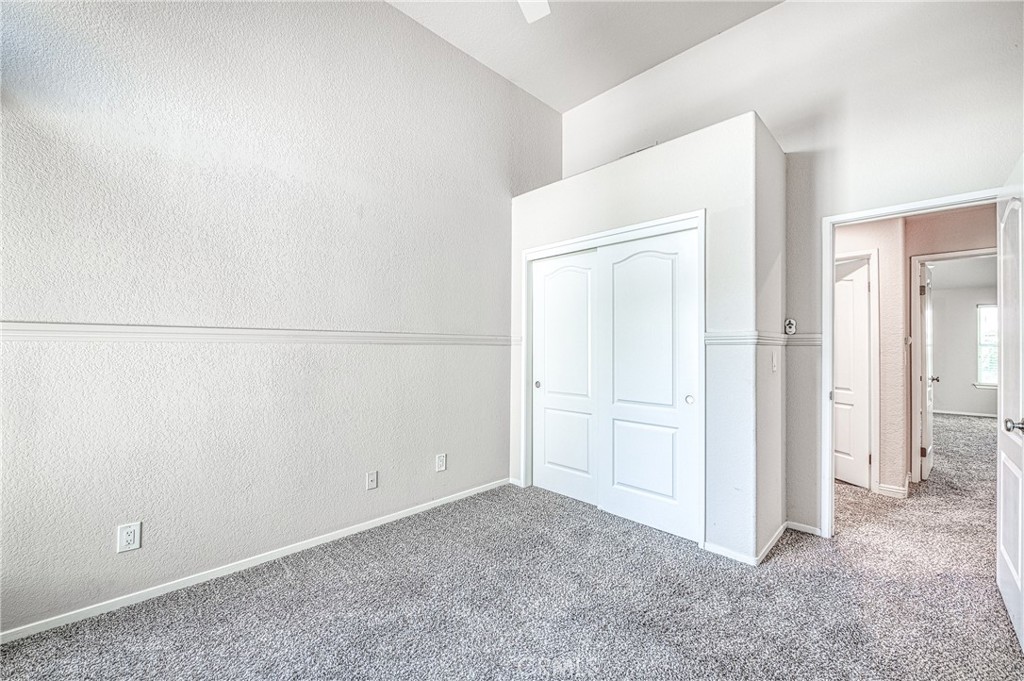 2231 E Pryor Drive Property Photo 17