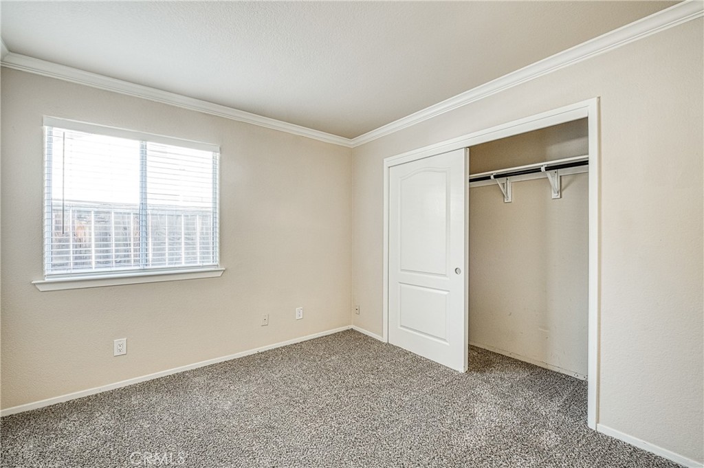 2231 E Pryor Drive Property Photo 19