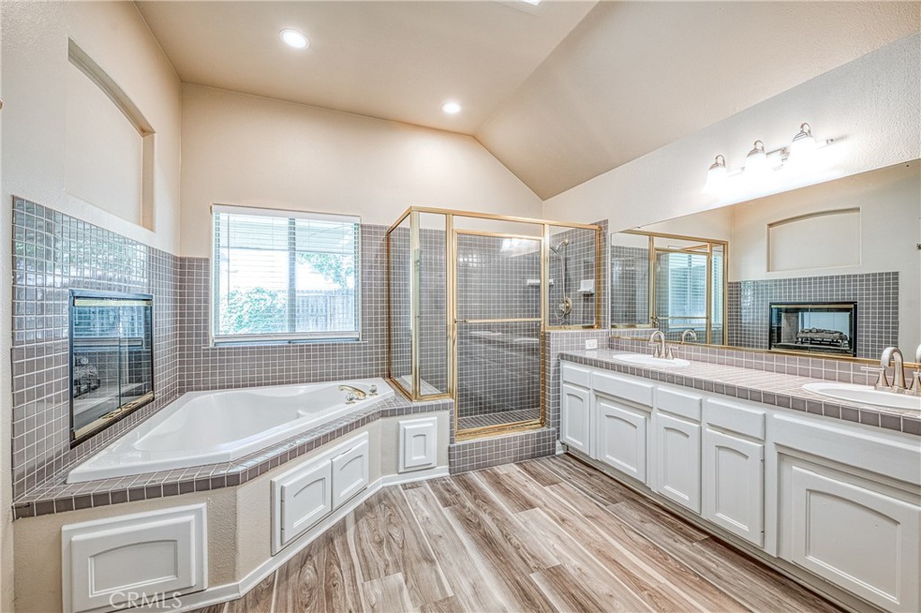 2231 E Pryor Drive Property Photo 23