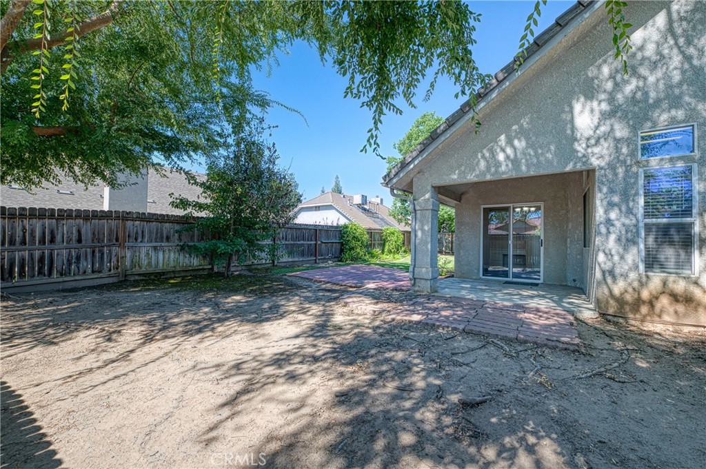 2231 E Pryor Drive Property Photo 26