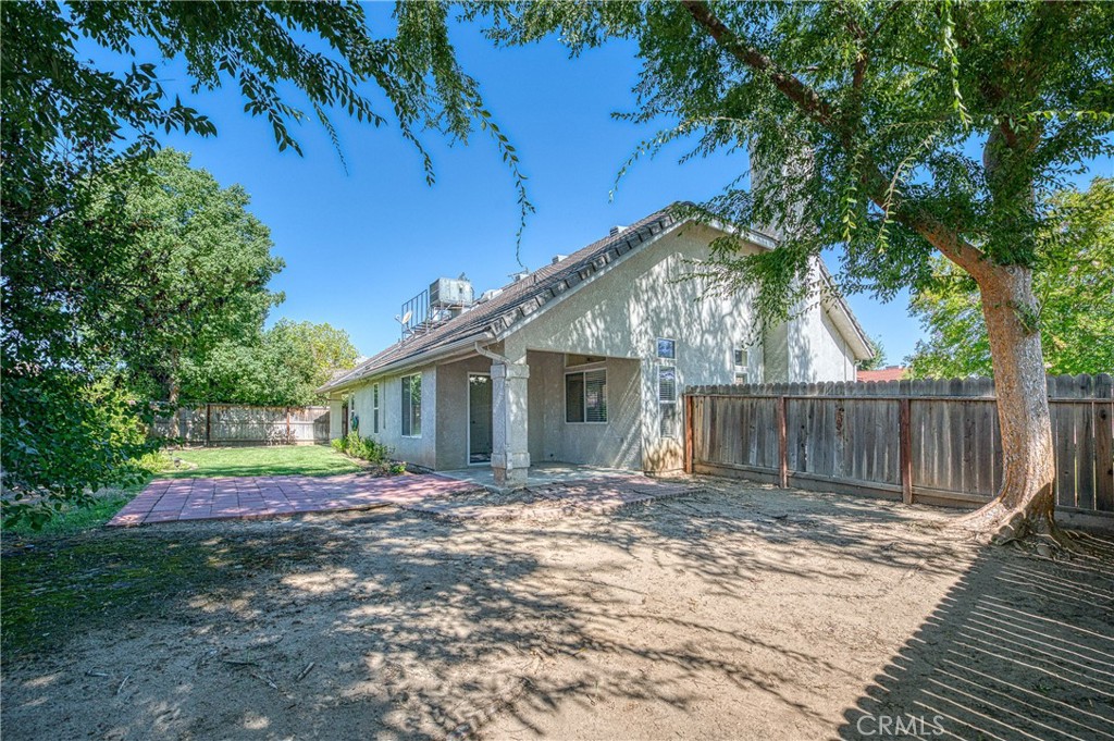2231 E Pryor Drive Property Photo 27