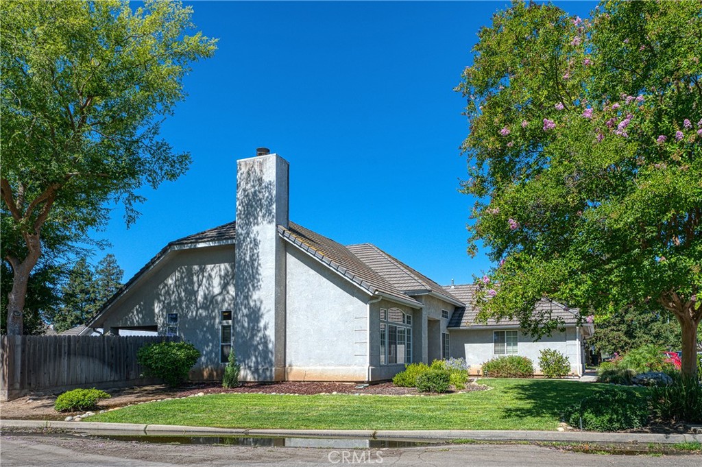 2231 E Pryor Drive Property Photo 37