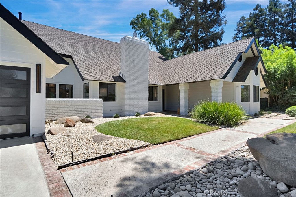 7442 N Tahan Property Photo 3