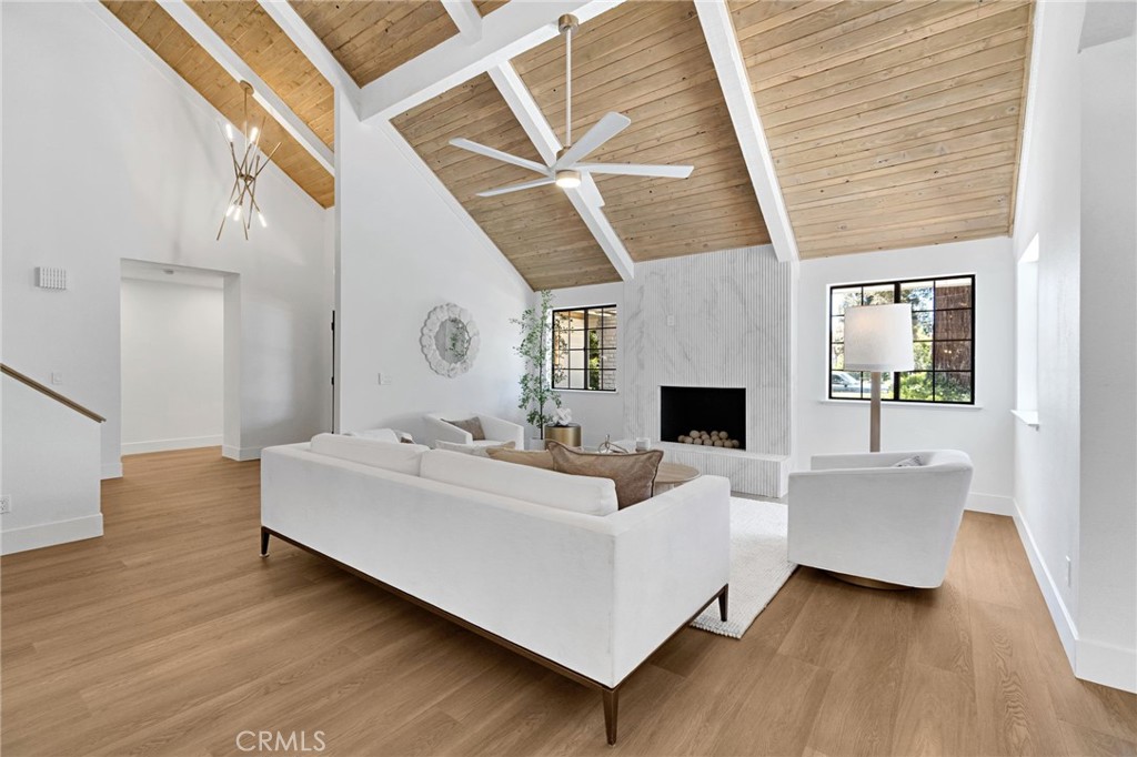 7442 N Tahan Property Photo 8