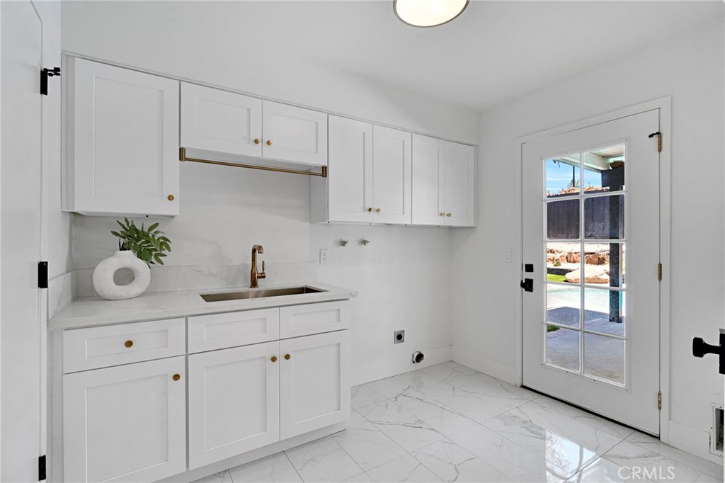 7442 N Tahan Property Photo 23