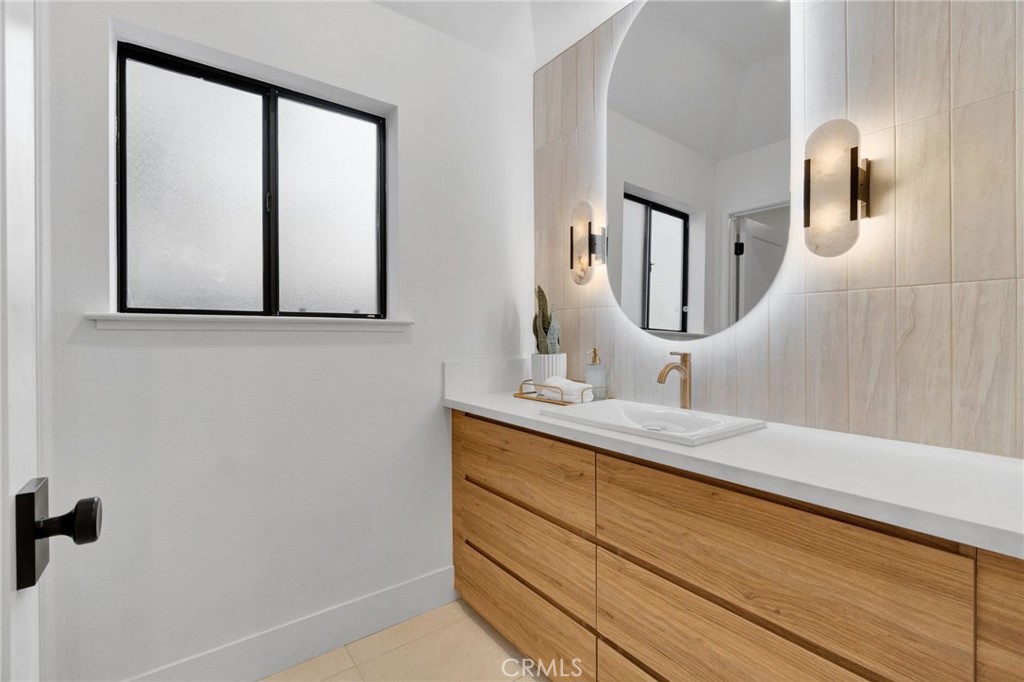 7442 N Tahan Property Photo 32