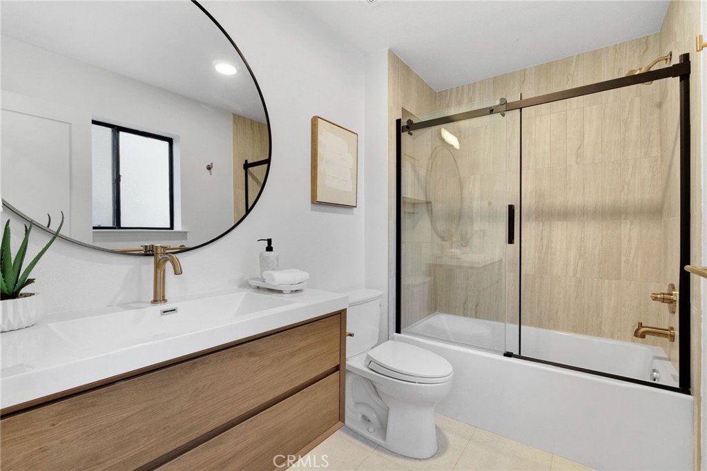 7442 N Tahan Property Photo 33
