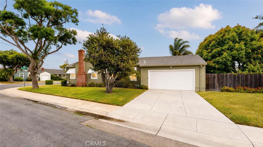 929 Capistrano Property Photo 4