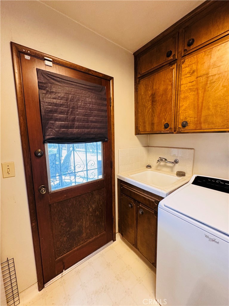 2560 Chestnut Property Photo 23