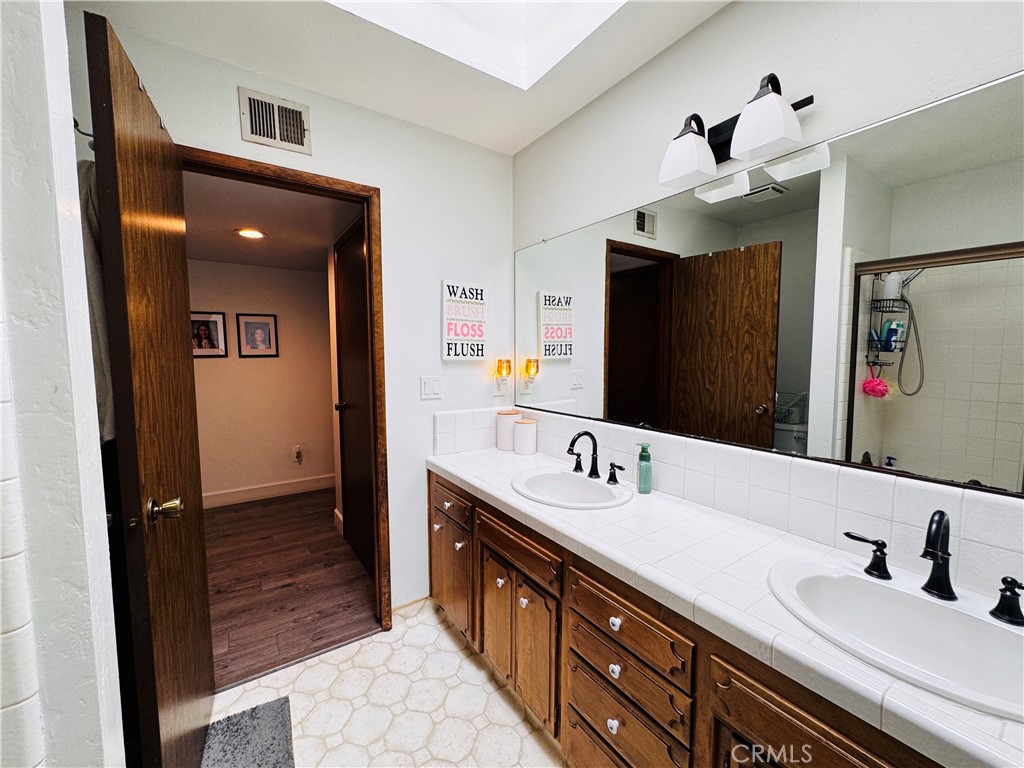 2560 Chestnut Property Photo 45
