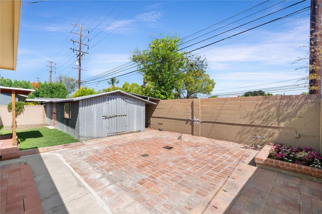 1917 W Flora St Property Photo 25