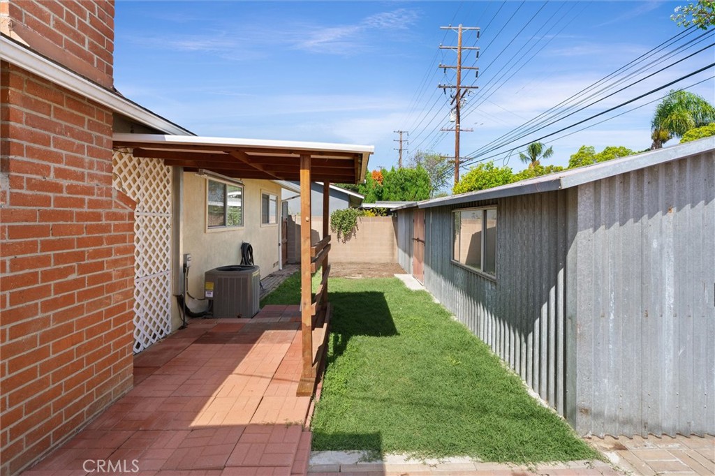 1917 W Flora St Property Photo 27