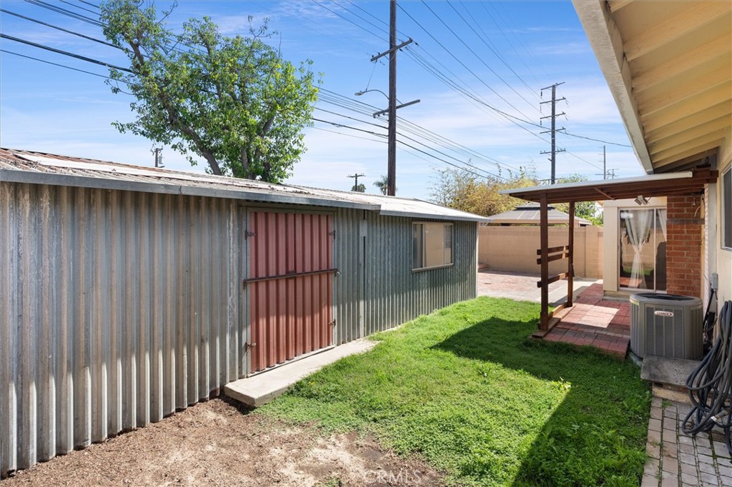 1917 W Flora St Property Photo 28